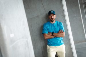 Czapka z daszkiem ''Z naszywką'' - Stal Rzeszów - obrazek 2